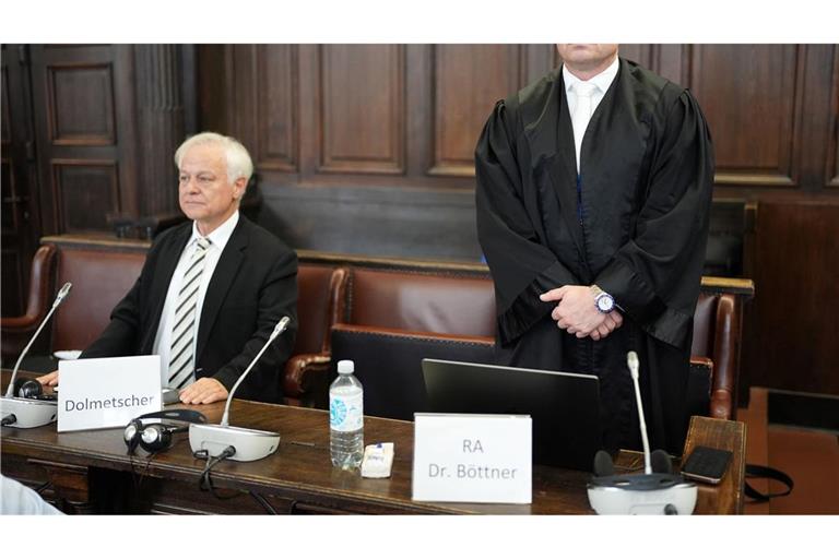 Sascha Böttner (r.) ist der Verteidiger des israelischen Angeklagten.