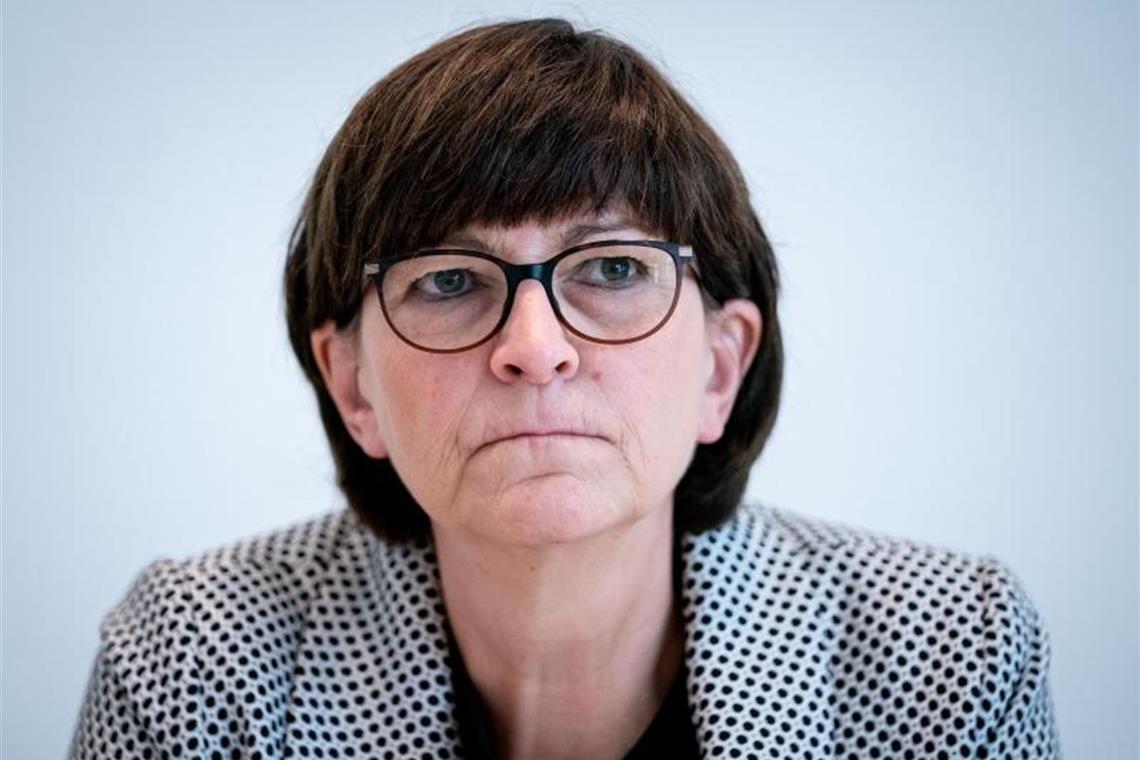 SPD-Kandidatin Esken fände Minderheitsregierung spannend Saskia Esken, Bewerberin für den SPD-Vorsitz. Foto: Kay Nietfeld/dpa/Archivbild