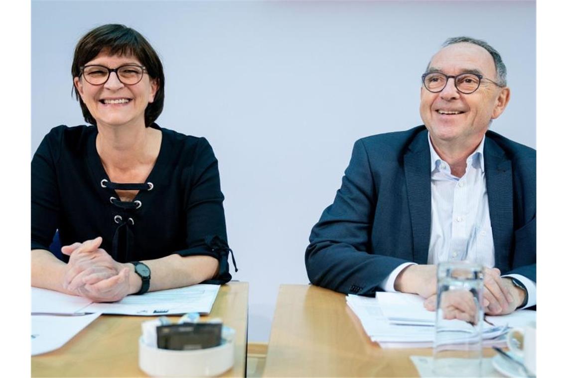 Saskia Esken und Norbert Walter-Borjans während der Sitzung des SPD-Vorstands im Willy-Brandt-Haus. Foto: Kay Nietfeld/dpa