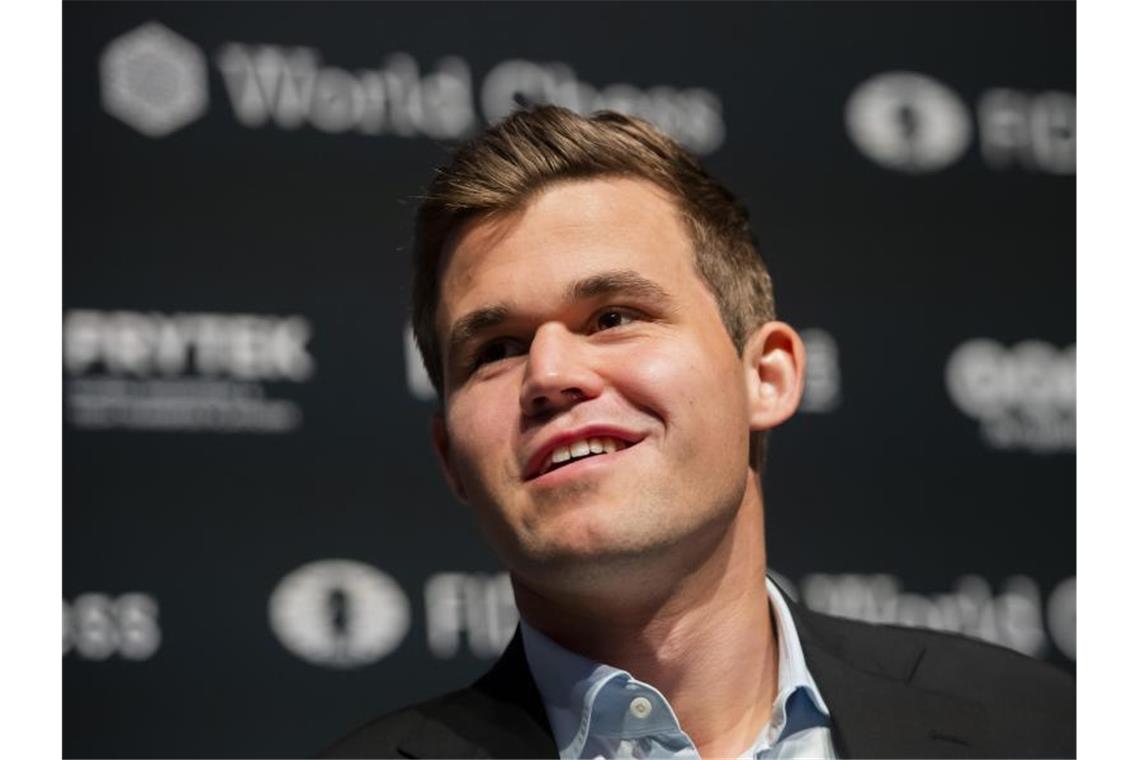 Schachweltmeister Carlsen startet mit Sieg Schach-Genie Magnus Carlsen ist mit einem Sieg in sein Super-Onlineturnier gestartet. Foto: Fredrik Varfjell/Bildbyran via ZUMA Press/dpa