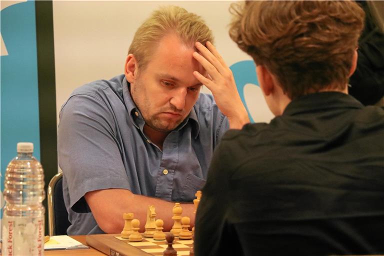 Schach-Großmeister Arik Braun (links) aus Backnang hat beim German Masters einige knifflige Partien absolviert. Foto: Deutscher Schachbund