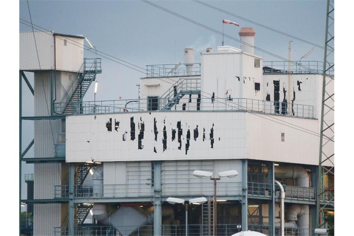 Schäden an einem Gebäude nach der Explosion im Leverkusener Chempark. Foto: David Young/dpa