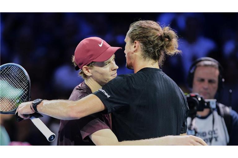 Schätzen und respektieren sich: Jannik Sinner (l) und Alexander Zverev