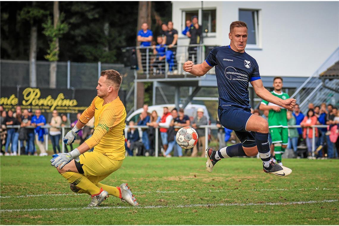 Schaffen Alexander Bretzler (rechts) und der TSV Althütte den ersten Derbysieg gegen Sechselberg (links Dominik Röder)? Foto: Alexander Becher