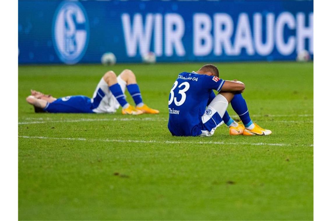 Bundesliga: Das war der Samstag, das kommt am Sonntag Schalke bleibt seit nunmehr 29 Bundesliga-Spielen ohne Sieg. Foto: Guido Kirchner/dpa
