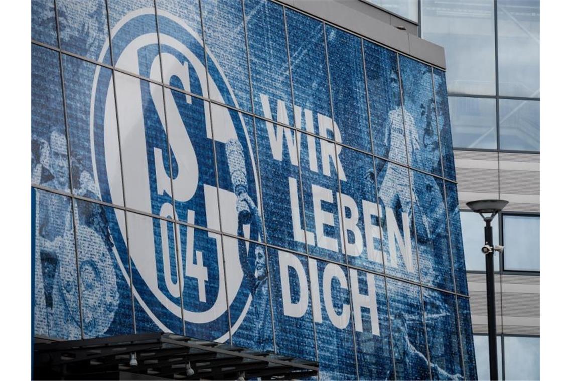 Schalke darf sich über eine Landesbürgschaft von NRW freuen. Foto: Fabian Strauch/dpa