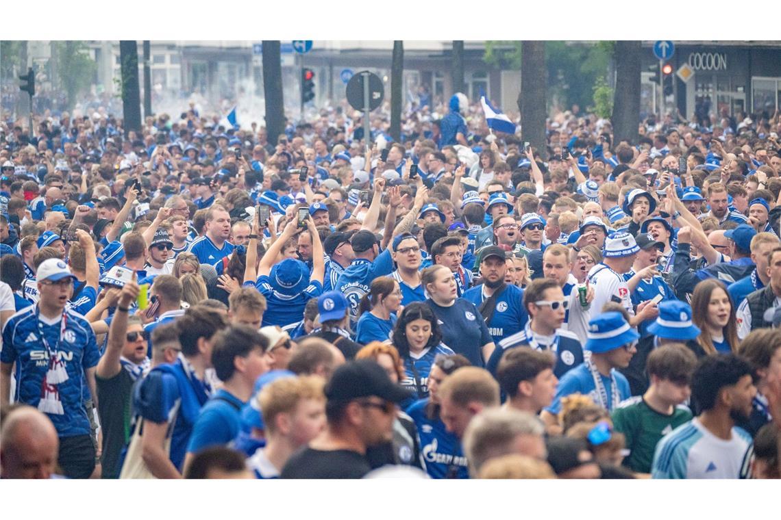 Schalke-Fanmarsch zum Stadion