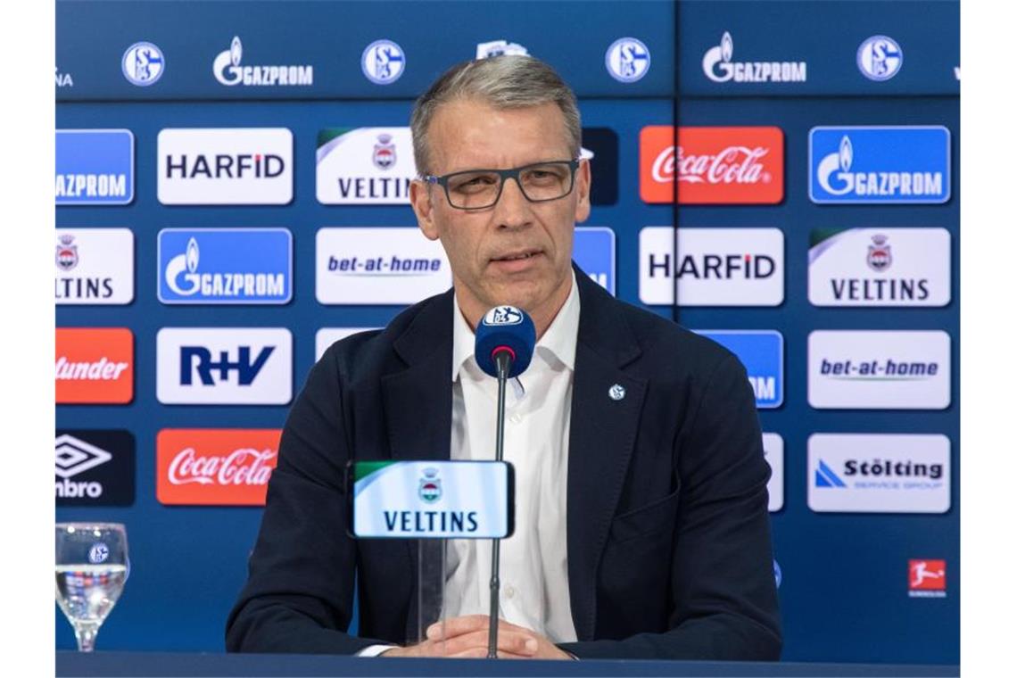 Schalke unter Schock: Spieler entscheiden über Einsatz Schalke-Sportvorstand Peter Knäbel zeigt sich nach dem Fan-Ausschreitungen verständnisvoll. Foto: Karsten Rabas/FC Schalke 04/dpa