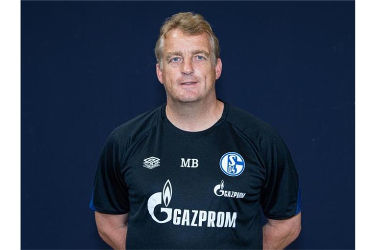Schalkes bisheriger Co-Trainer Mike Büskens übernimmt den Posten als Cheftrainer bis zum Saisonende. Foto: Guido Kirchner/dpa