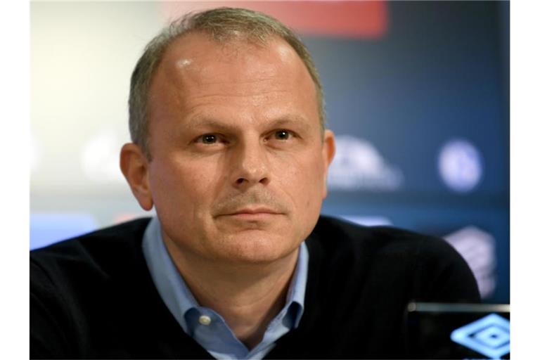 Schalkes Sportvorstand Jochen Schneider wünscht EX-Club VfB Stuttgart den Klassenerhalt. Foto: Ina Fassbender/dpa/Archiv