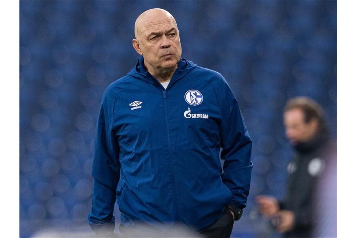 Schalkes Trainer Christian Gross. Foto: Guido Kirchner/dpa/Archivbild