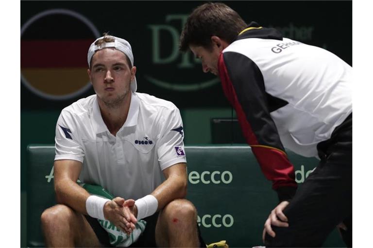 Schauen zuversichtlich in die Zukunft: Jan-Lennard Struff (l) und Davis-Cup-Teamchef Michael Kohlmann. Foto: Manu Fernandez/AP/dpa