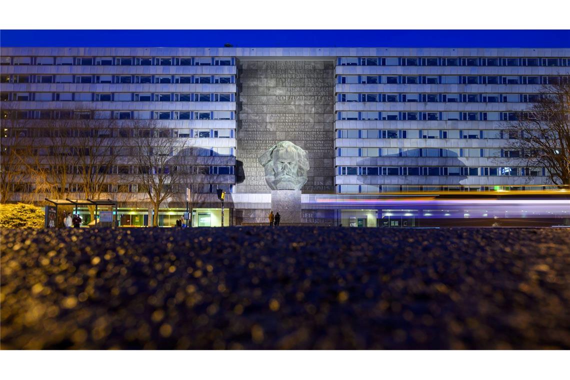 Wie Chemnitz in sein Kulturhauptstadtjahr startet Schauplatz der großen Eröffnungsshow ist das überregional bekannte Marx-Monument der Stadt (Archivbild)