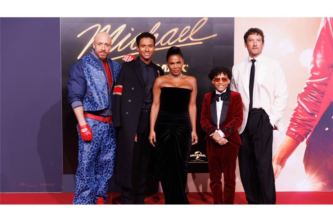 Schauspieler KeiLyn Durrel Jones, Schauspieler Jaafar Jackson, Schauspielerin Nia Long, Schauspieler Juliano Valdi und Schauspieler Miles Teller  vor der Premiere des Films „Michael“ - Biopic über Michael Jackson (Archiv).
