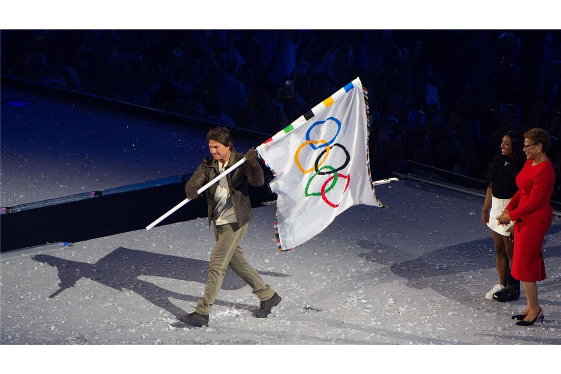 USA halten Jahresbeitrag an die WADA zurück Schauspieler Tom Cruise übernimmt symbolisch die olympische Flagge für Los Angeles an sich. Der Konflikt zwischen den USA und der WADA hat dich nächst Stufe erreicht (Archivfoto).