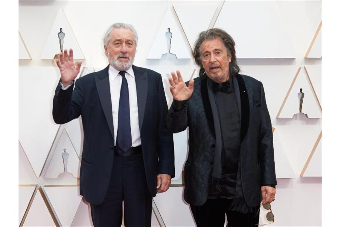 Vier Oscars für südkoreanische Satire „Parasite“ Schauspielerin Sigourney Weaver kommt in einer dunkelgrünen Abendrobe. Foto: Jordan Strauss/Invision/AP/dpa