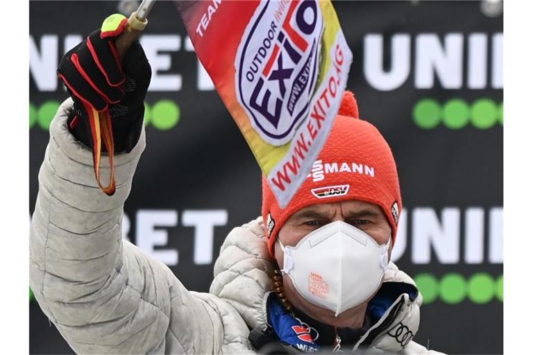 Schaut der Heim-WM in Oberstdorf optimistisch entgegen: Skisprung-Bundestrainer Stefan Horngacher. Foto: Hendrik Schmidt/dpa-Zentralbild/dpa