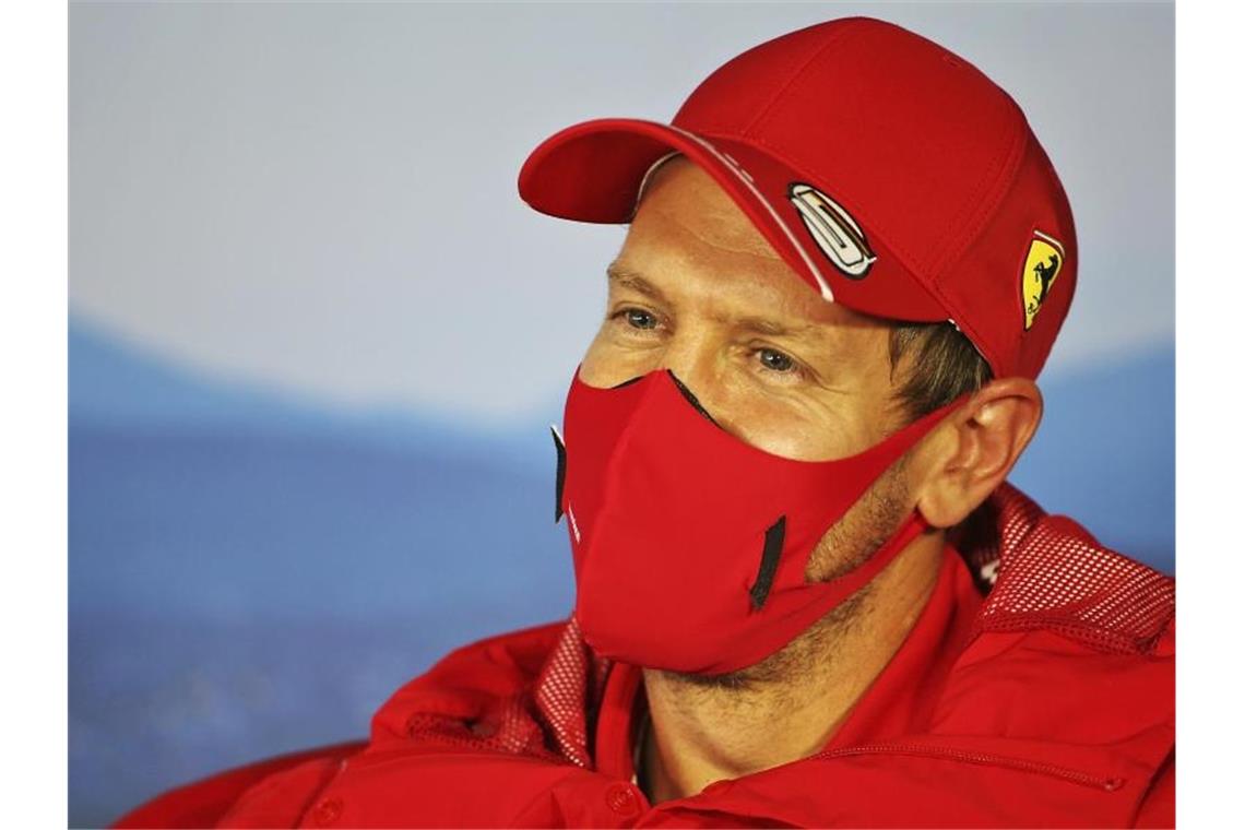Vettel bestätigt: „Lose Gespräche“ mit möglichem neuen Team Schaut sich nach einem neuen Arbeitgeber um: Noch-Ferrari-Pilot Sebastian Vettel. Foto: Uncredited/POOL FIA/AP/dpa