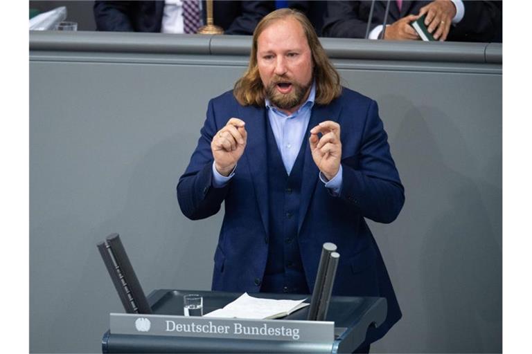 Scheuer habe Steuergelder verschwendet und bei der Aufklärung der Pkw-Maut nur das eingeräumt, was er nicht mehr leugnen konnte, sagt Anton Hofreiter, Vorsitzender der Bündnis 90/Grünen Bundestagsfraktion. Foto: Tom Weller/dpa