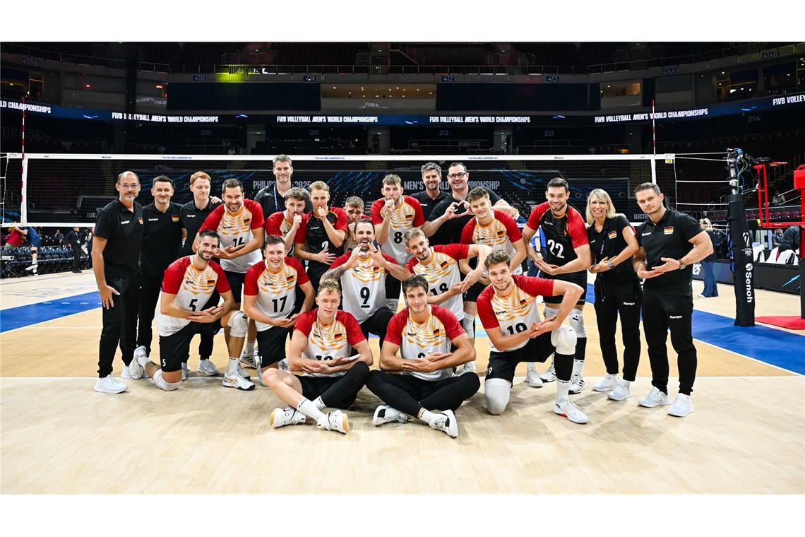 Nach Sieg über Chile: DVV-Team im WM-Gruppenfinale gefordert Schickten Grüße in die Heimat: die deutschen Volleyballer.
