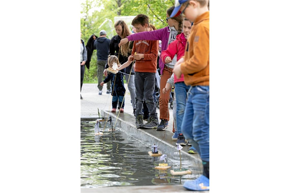 Schiffbau und Test im Kneippbecken