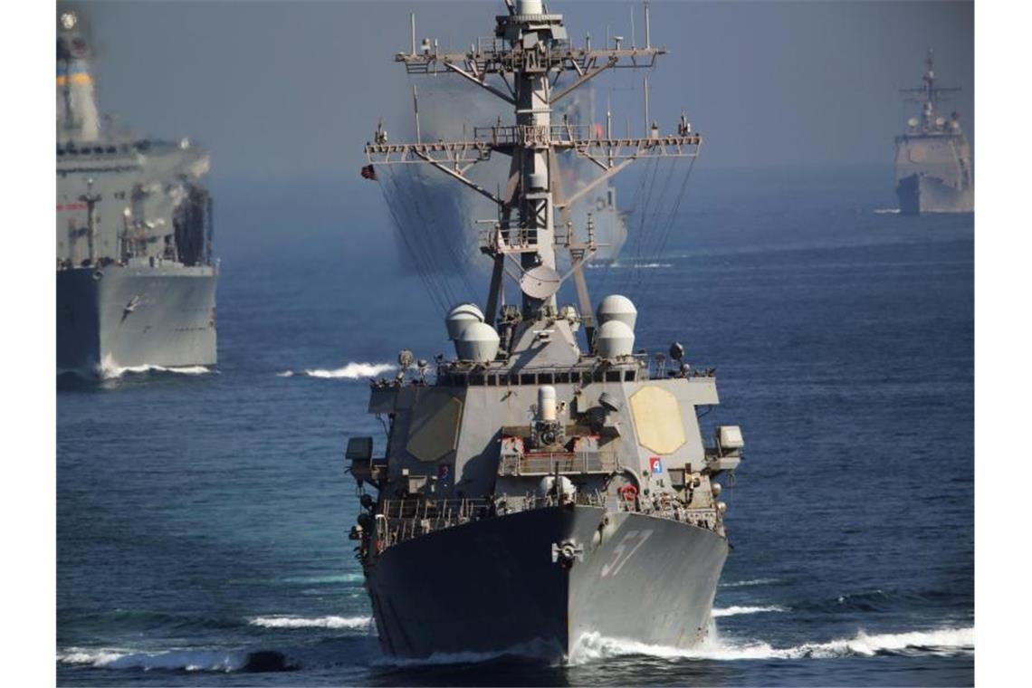 Schiffe des US-Militärs im persischen Golf. Foto: Jon Gambrell/AP/Archiv