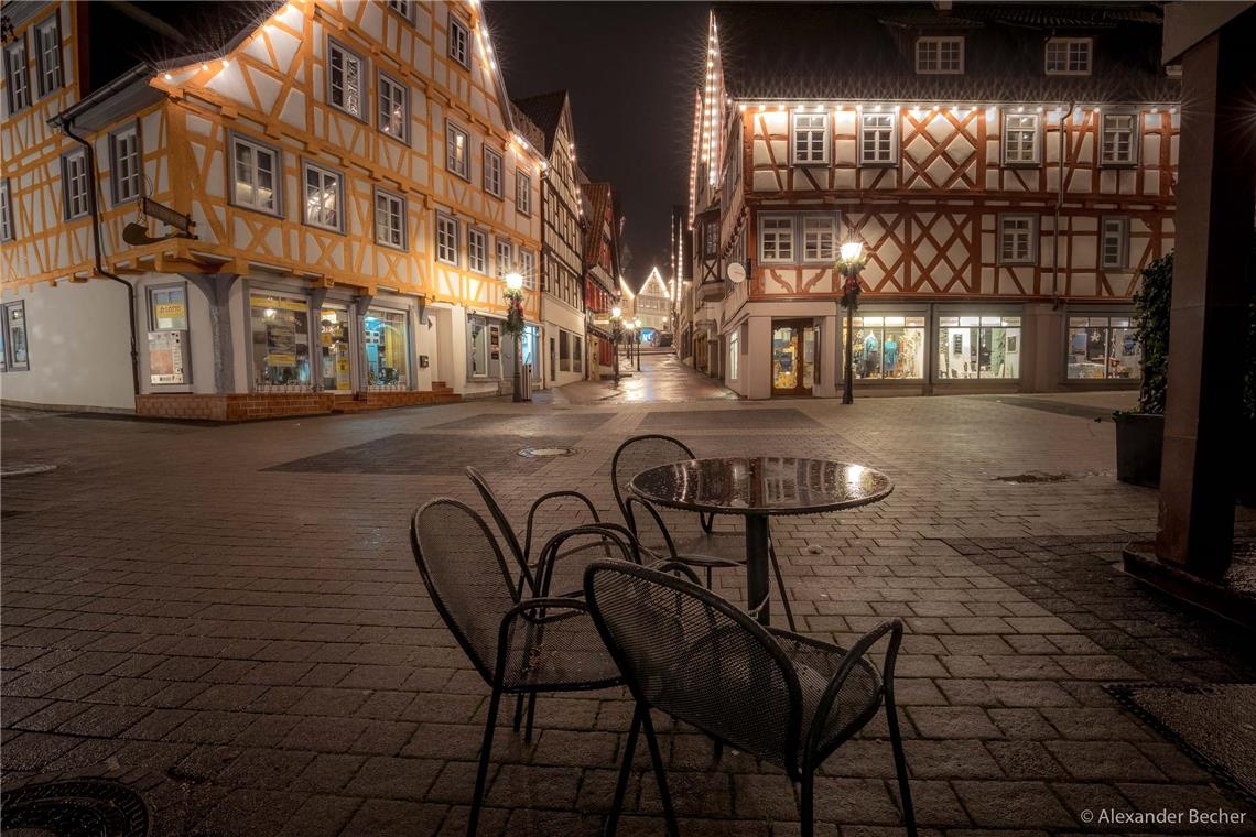 Schillerstrasse // Ausgangssperren. leere Straßen in der Backnanger Innenstadt