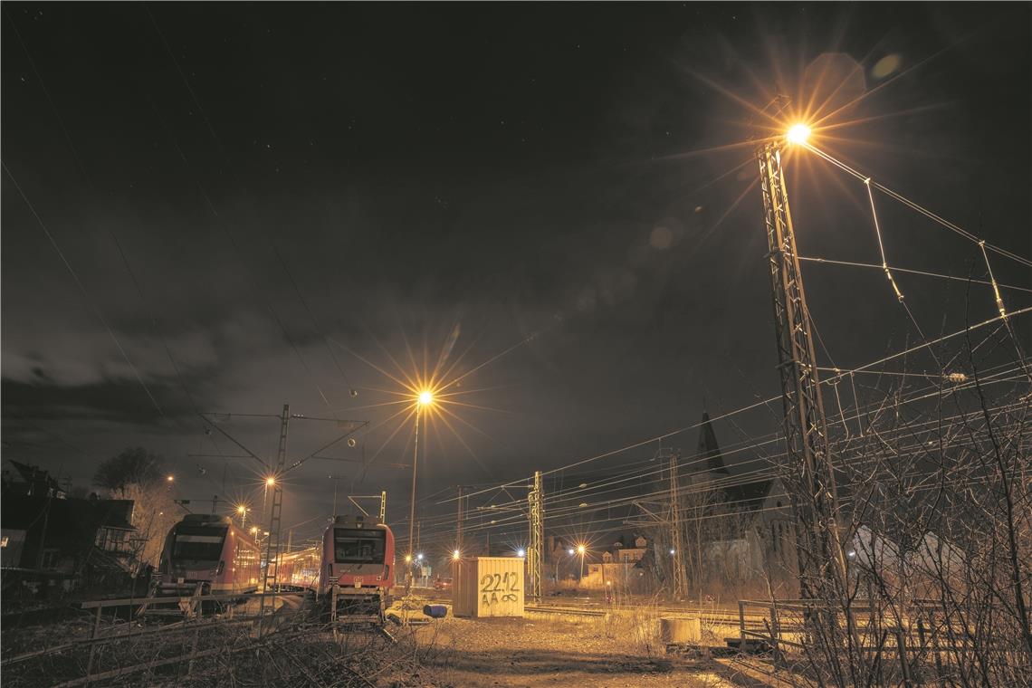 Schlafen gelegt: Einige S-Bahnen werden über Nacht aufs Abstellgleis in Backnang gebracht. Fotos: A. Becher