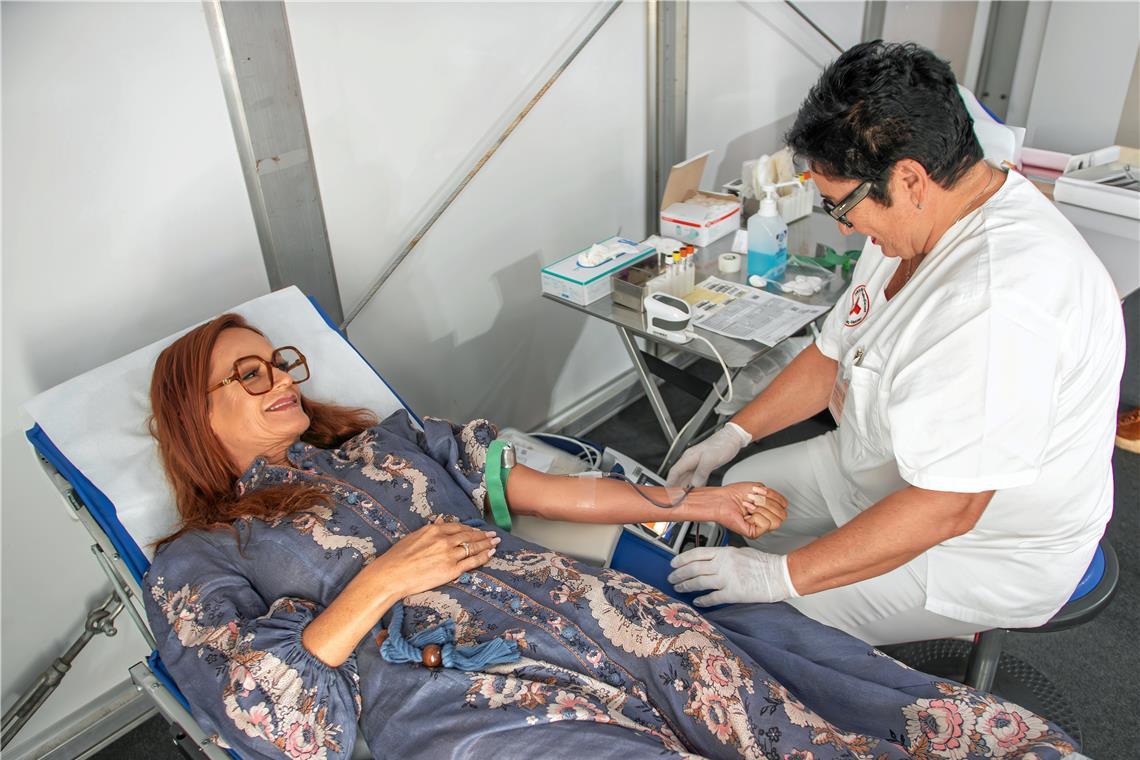 Mit Aktionen zur Blutspende bewegen Schlagersängerin Andrea Berg hat kürzlich beim DRK Blut gespendet. Foto: Erlebnispark Tripsdrill