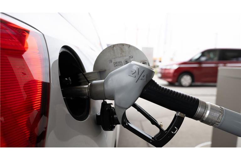 Schlechte Nachrichten für Autofahrer: Mit dem Tankrabatt ist Ende Juni Schluss.