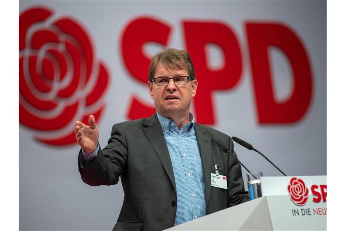 Ex-SPD-Vize Stegner denkt laut über Fusion mit Linken nach Schleswig-Holsteins SPD-Fraktionschef Ralf Stegner ist für einen mittelfristigen Zusammenschluss mit der Linken. Foto: Bernd von Jutrczenka/dpa