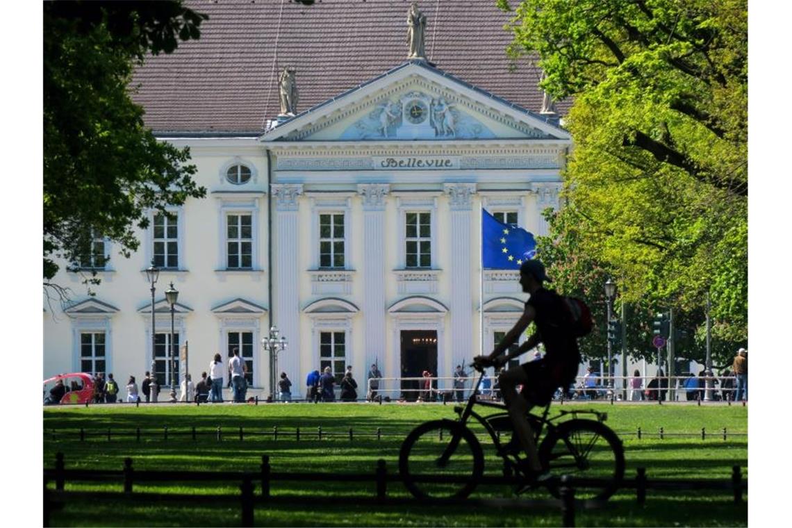 Bundespräsidenten-Wahl: Linke stellt eigenen Kandidaten auf Schloss Bellevue in Berlin ist der Amtssitz des Bundespräsidenten. Foto: picture alliance / Soeren Stache/dpa