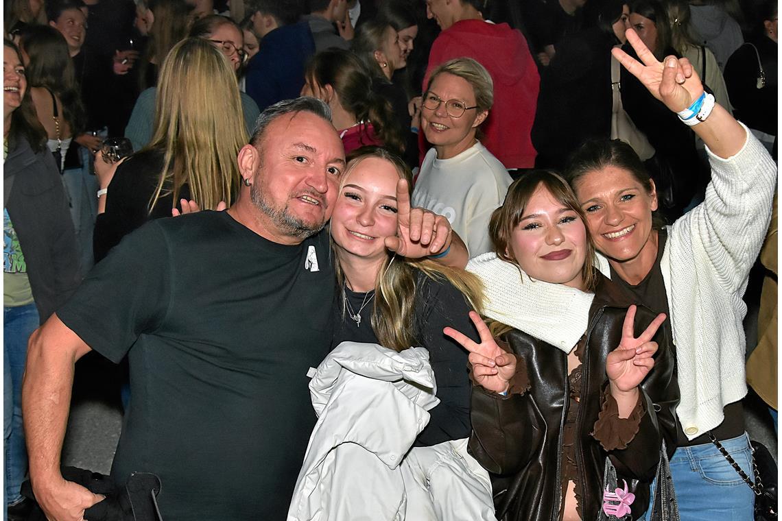 Schlossfest auf dem Ebersberg. Party am Samstagabend. 
