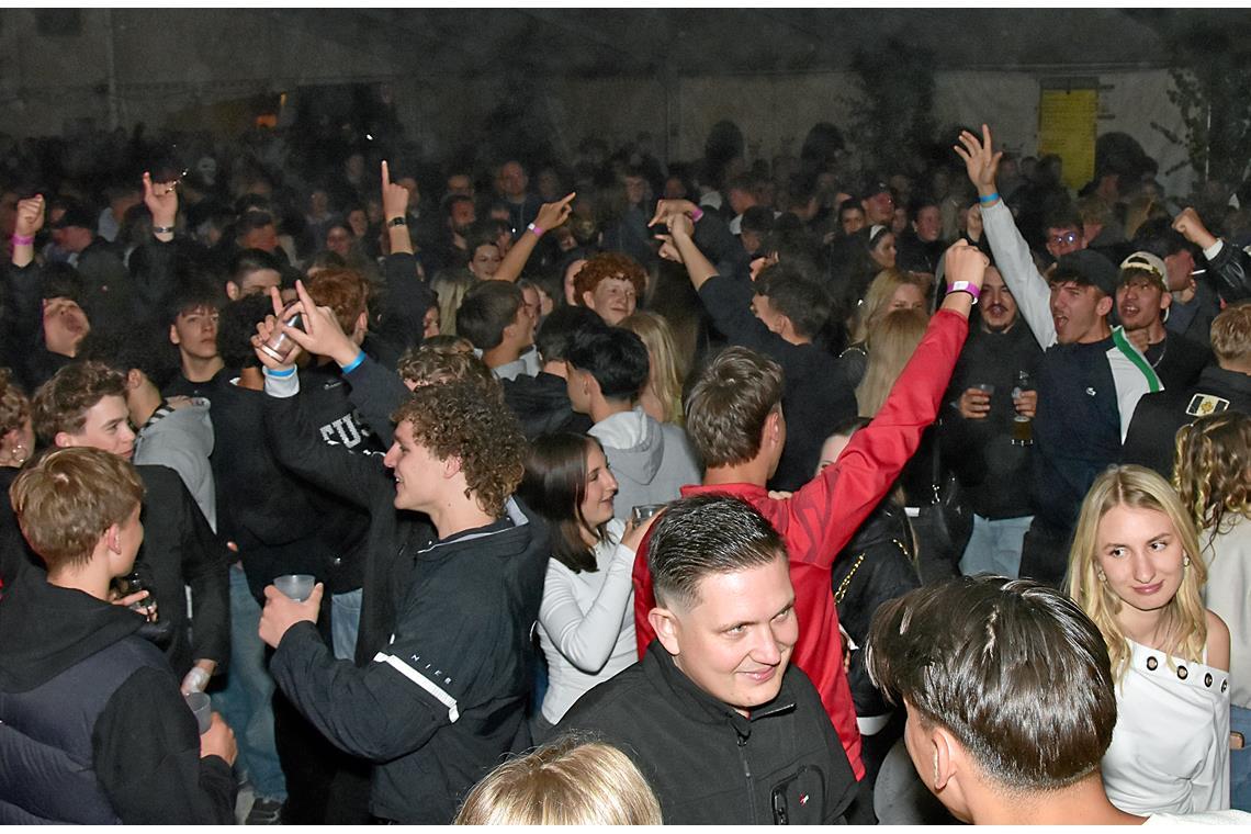 Schlossfest auf dem Ebersberg. Party am Samstagabend. 