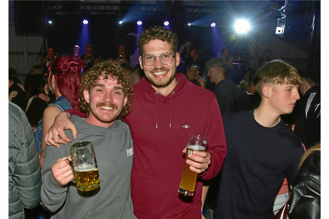 Schlossfest auf dem Ebersberg. Party am Samstagabend. 