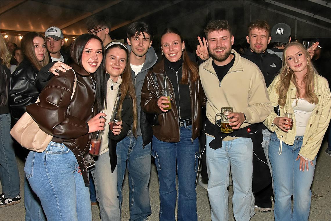 Schlossfest auf dem Ebersberg. Party am Samstagabend.