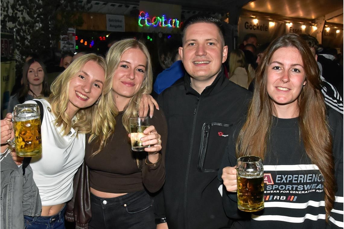 Schlossfest auf dem Ebersberg. Party am Samstagabend.