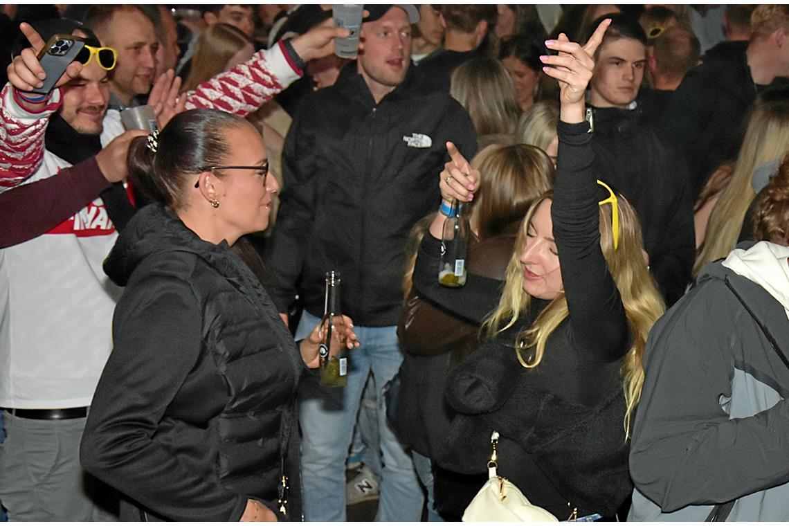 Schlossfest auf dem Ebersberg. Party am Samstagabend.