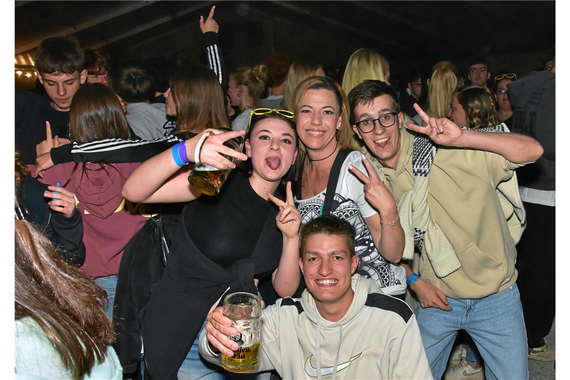 Schlossfest auf dem Ebersberg. Party am Samstagabend.
