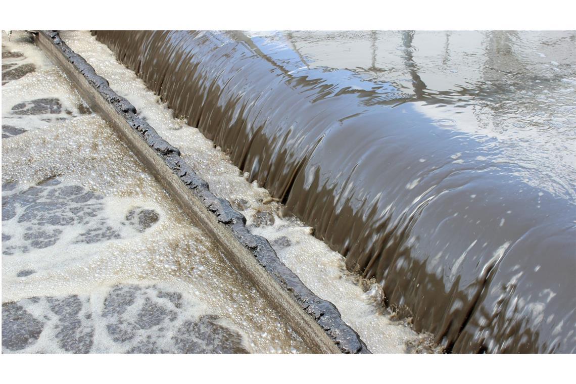 Brüssels Kampf für sauberes Wasser Schmutziges Wasser muss mit viel Aufwand geklärt werden. Die EU legt nun eine Initiative vor, die den Schutz der Gewässer zum Ziel hat.