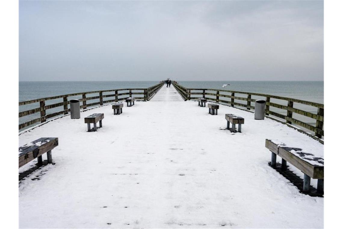 Vorpommern bisher mit größten Chancen auf weiße Weihnachten Schnee an Weihnachten? Für die Menschen in Vorpommern könnte womöglich der Traum in Erfüllung gehen. Foto: Stefan Sauer/dpa