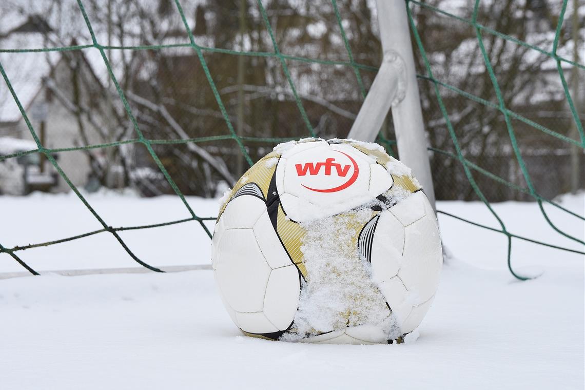Schneefall stoppte Großaspachs Fußballer. Das Duell des Regionalligisten aus dem Fautenhau mit dem Tabellenzweiten wurde zum zweiten Mal abgesagt. Foto: T. Sellmaier 