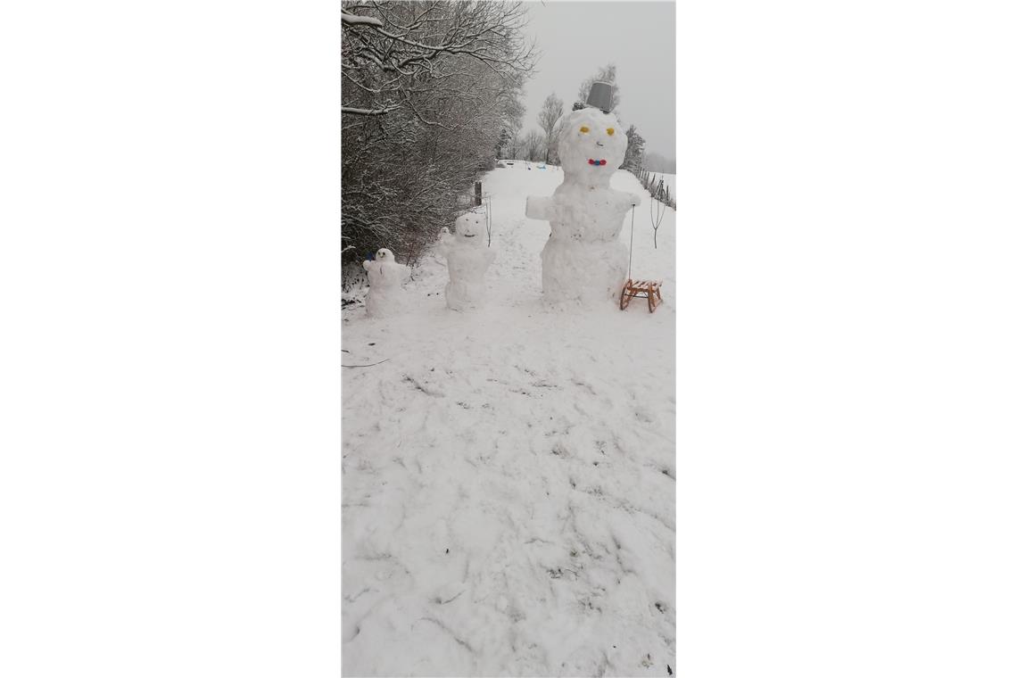 Schneemänner von Annabelle und Aaron Schoblacher (8 und 5 Jahre alt) aus Maubach...