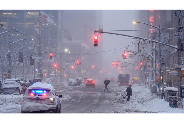Schneemassen legten am Montag weite Teile New Yorks und der US-Ostküste lahm.