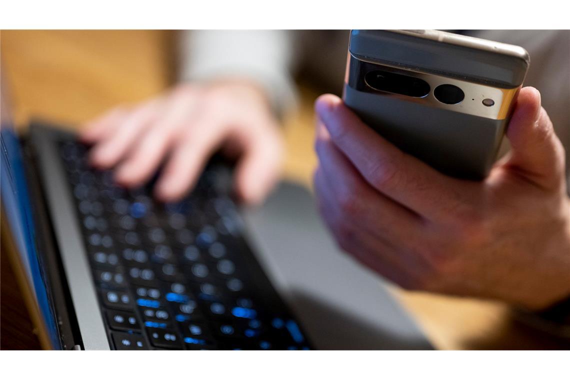 Schnell und bequem: Viele Menschen erledigen Bankgeschäfte per Online-Banking. (Symbolbild)