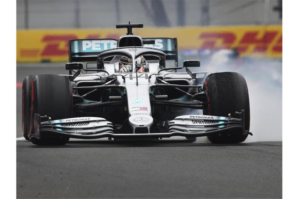 Schnellster beim Trainingsauftakt in Mexiko: Mercedes-Pilot Lewis Hamilton. Foto: Marco Ugarte/AP/dpa
