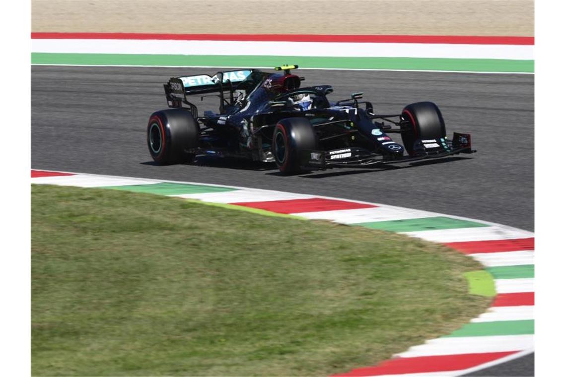 Schnellster im Training in Mugello: Mercedes-Pilot Valtteri Bottas. Foto: Miguel Medina/Pool EPA/AP/dpa