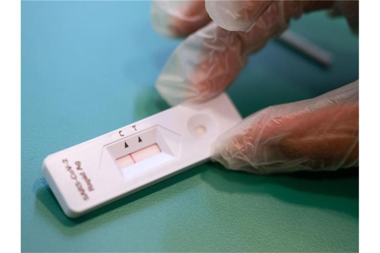 Schnelltests für alle könnten den Alltag in der Corona-Pandemie normalisieren. Foto: Marijan Murat/dpa/Symbolbild