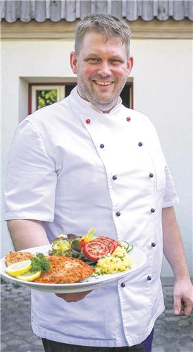 Schnitzel muss Küchenmeister Hansjörg Haug in der Schönen Aussicht in Althütte-Lutzenberg immer auf der Karte haben, das Gericht wird von den Gästen häufig bestellt. Wenn das Gesunde mit dem Leckeren zusammenkommt, dann ist es auch gut für einen, ist seine Überzeugung.