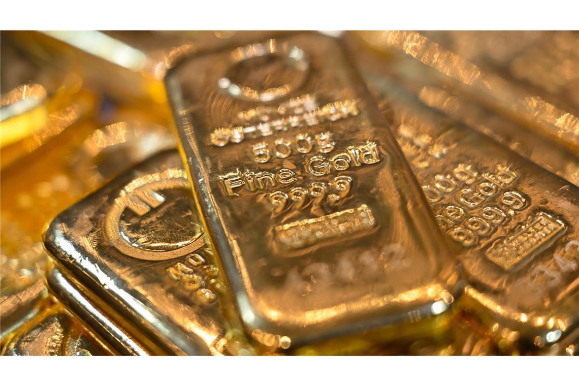 Schockanrufer haben eine Seniorin um ihr Gold gebracht (Symbolbild).